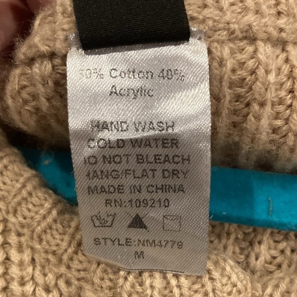 Windsor size medium tan cozy sweater great condition - Picture 5 of 5